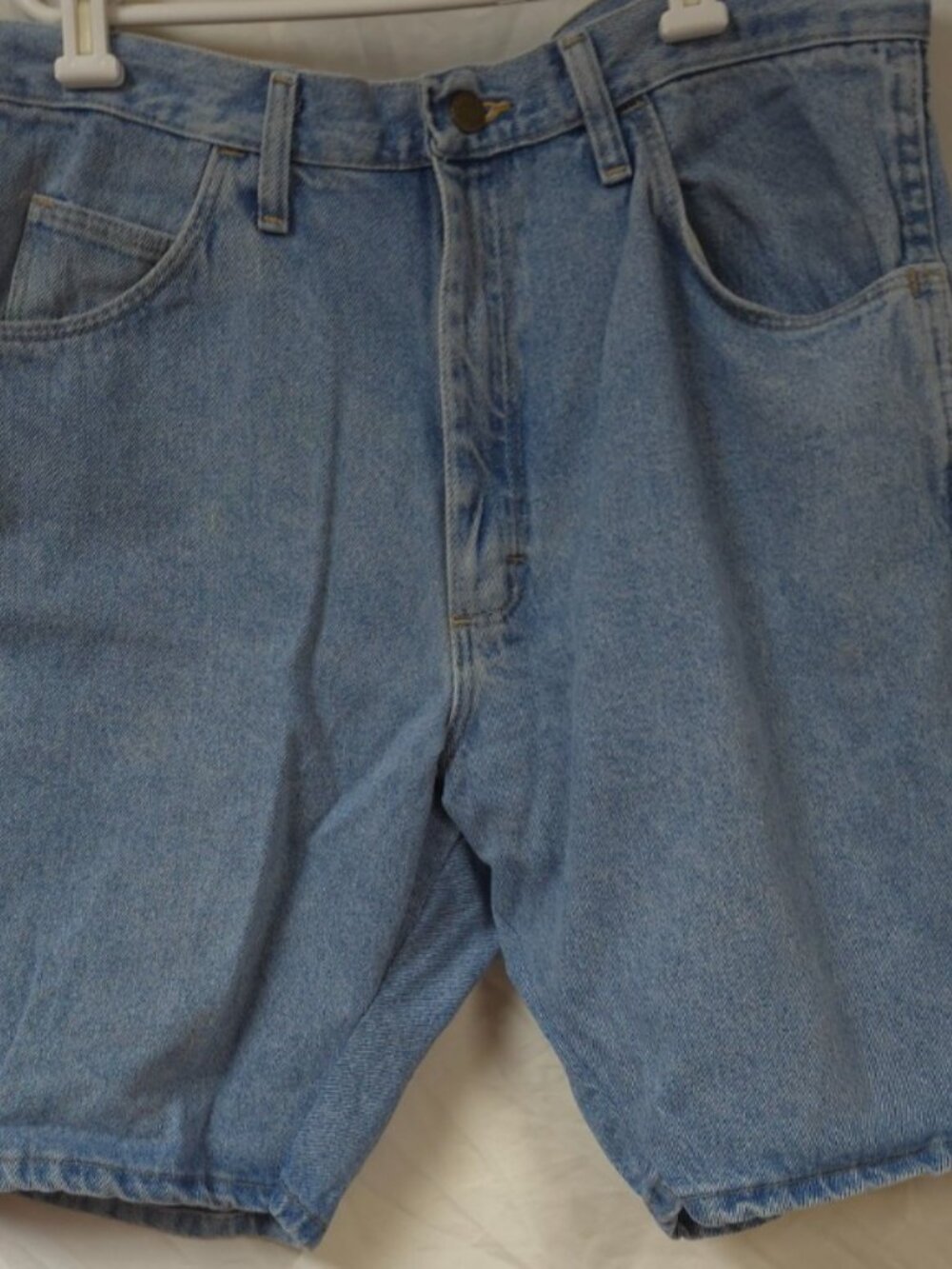 Wrangler Mens 34x10 Light Wash Relaxed Fit Cotton Denim Jean Shorts 6CF6WLI